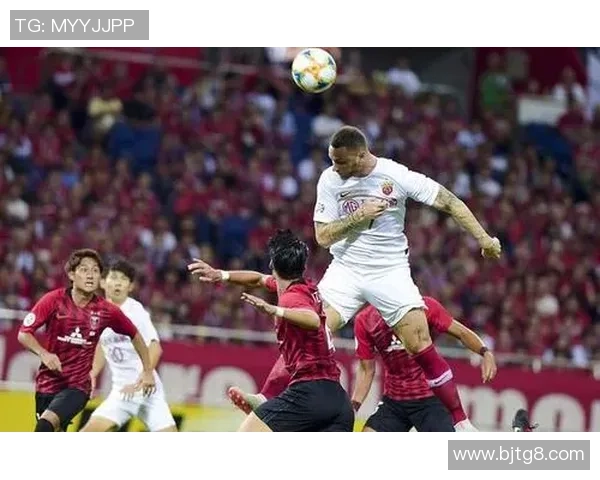 足球场上的暖心英雄 他们用行动温暖人心传递正能量