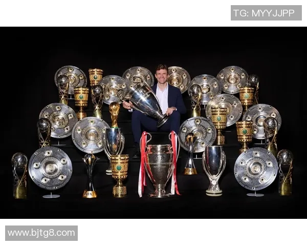 身穿25号球衣的足球明星是谁 他在球场上的表现如何